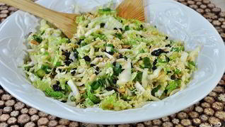 Простой салат из пекинской капусты