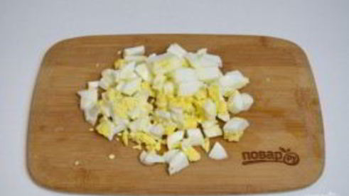 салат 8 марта с кальмарами