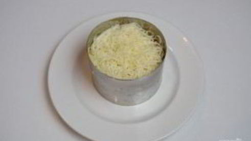 салат 8 марта с кальмарами