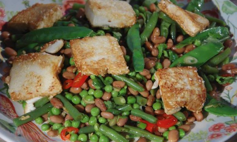 Рецепт салата из фасоли с жареным тофу