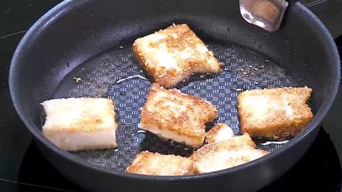 салат из фасоли с жареным тофу