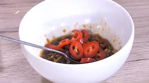 салат из фасоли с жареным тофу