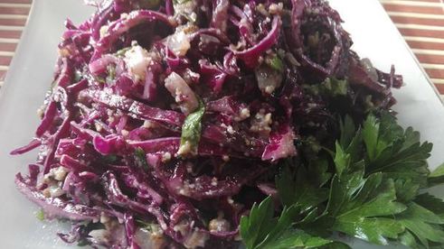 салат из краснокочанной капусты по-грузински