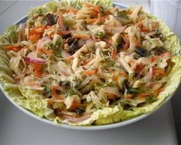 Салат из квашеной капусты и кальмаров