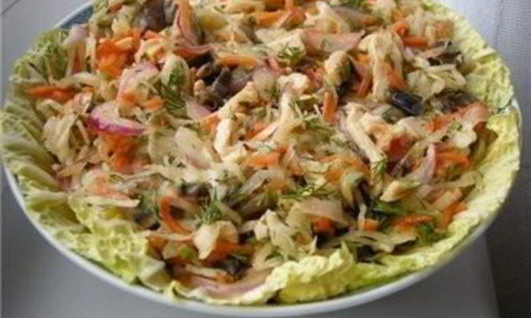 Рецепт салата из квашеной капусты и кальмаров