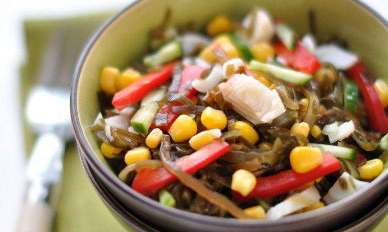 Рецепт салата из морской капусты с крабовыми палочками и кукурузой