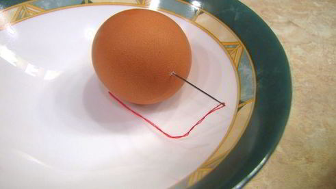 салат из шпината с яйцом и сыром сулугуни