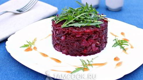 салат из свеклы с жареным луком