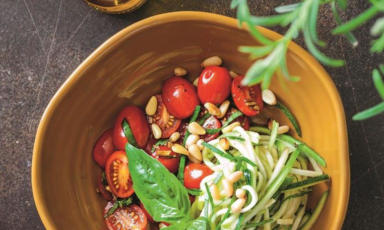 Рецепт салата из цукини с помидорами и базиликом