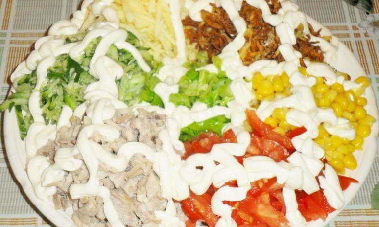 Рецепт салата королевского с курицей и кукурузой