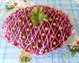 Классический салат сельдь под шубой с яйцом