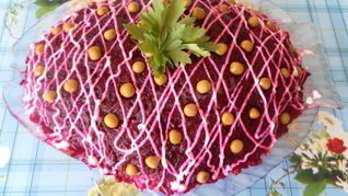 Классический салат сельдь под шубой с яйцом