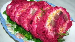 Салат Сельдь под шубой рулетом классический