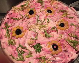 Селедка под шубой с семгой и яблоком