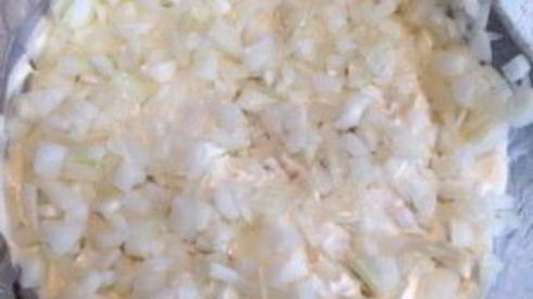 селедка под шубой с семгой и яблоком