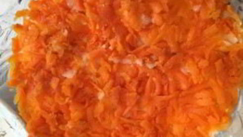 селедка под шубой с семгой и яблоком