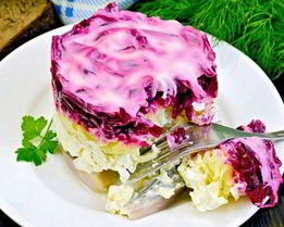 Сочная сельдь под шубой с яблоком