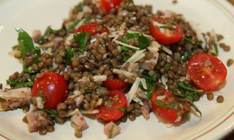 Рецепт салата с чечевицей и бужениной