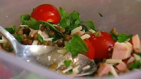 салат с чечевицей и бужениной