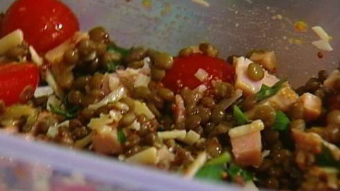 салат с чечевицей и бужениной