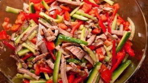 салат с говядиной и овощами