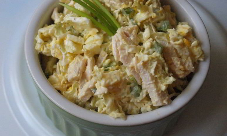 Рецепт салата с куриным филе, пекинской капустой и сыром