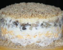 Салат с курицей, грибами и сыром