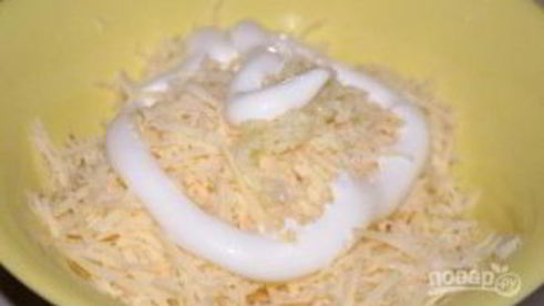 салат с курицей, грибами и сыром