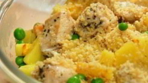 салат с курицей и ананасами