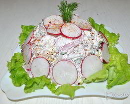 Салат с курицей и редисом