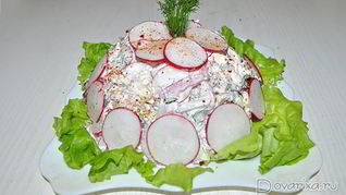 Салат с курицей и редисом