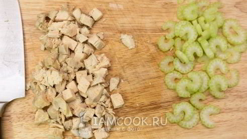 салат с курицей и сельдереем