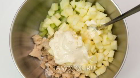 салат с курицей и сельдереем