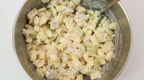 салат с курицей и сельдереем