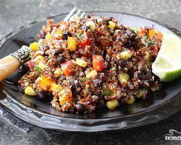 Салат с квиноа и фасолью