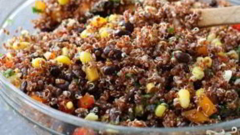 салат с квиноа и фасолью