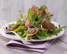 Салат с пармской ветчиной