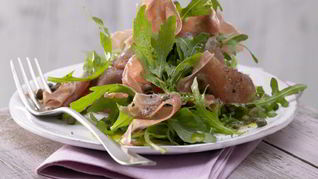 Салат с пармской ветчиной