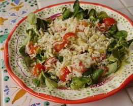 Салат с рисом, сельдереем и кедровыми орешками