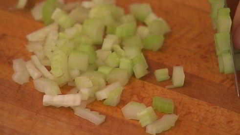 салат с рисом, сельдереем и кедровыми орешками