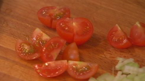 салат с рисом, сельдереем и кедровыми орешками