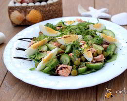 Салат с семгой Рыбная деревня