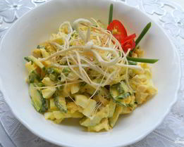 Салат с сулугуни и курицей