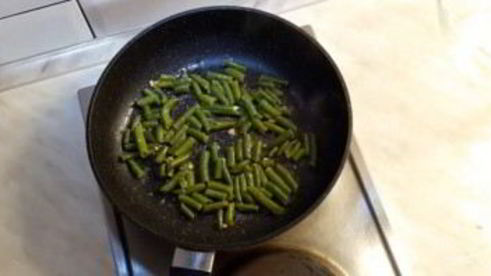 салат с зеленой фасолью и яйцом