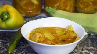 Салат Тещин язык из кабачков с перцем