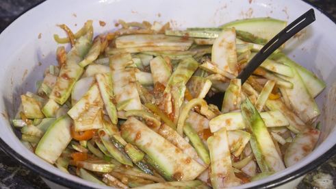 салат тещин язык из кабачков с перцем