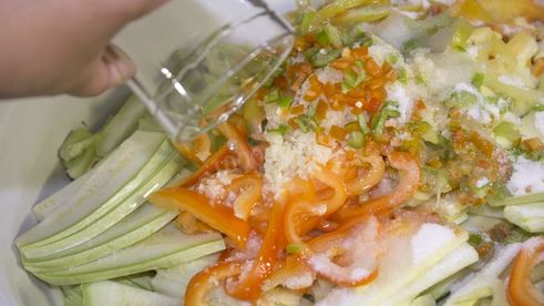 салат тещин язык из кабачков с перцем