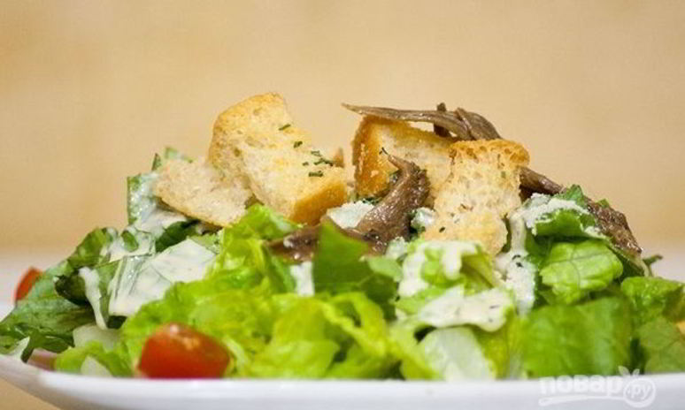 Рецепт легкого салата цезарь с анчоусами