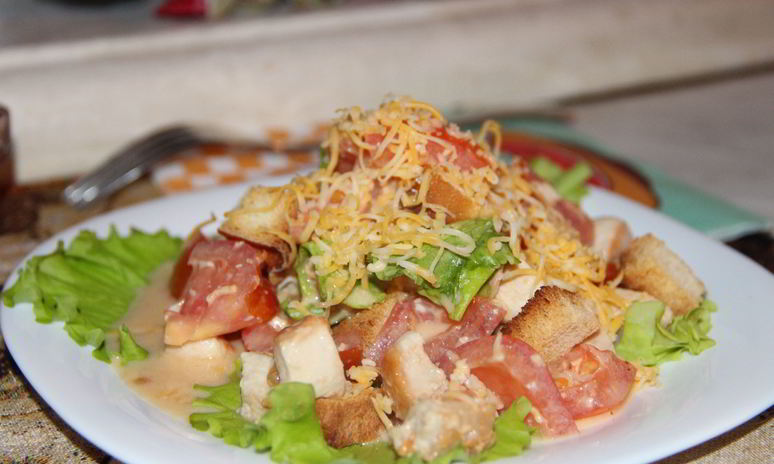 Рецепт салата с сухариками цезарь