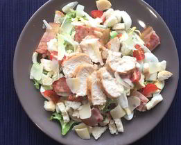 Салат Цезарь с беконом